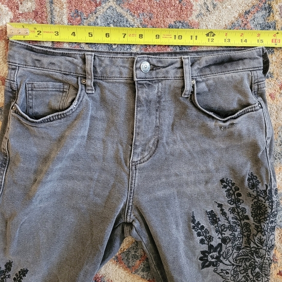 We The Free Embroidered‎ Floral Denim Pants Raw Hem Gray / Black Size 27 Jeans - Picture 14 of 16